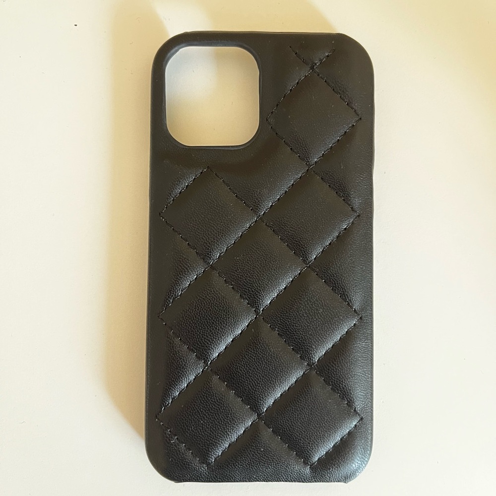 iPhone 12 black case - Picture 1 of 2